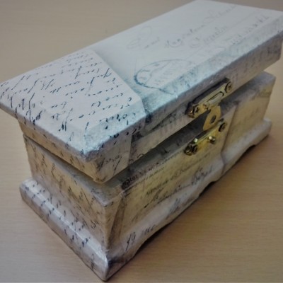 Ξύλινο κουτί μπιζουτιέρα decoupage Γράμματα XKSK-7