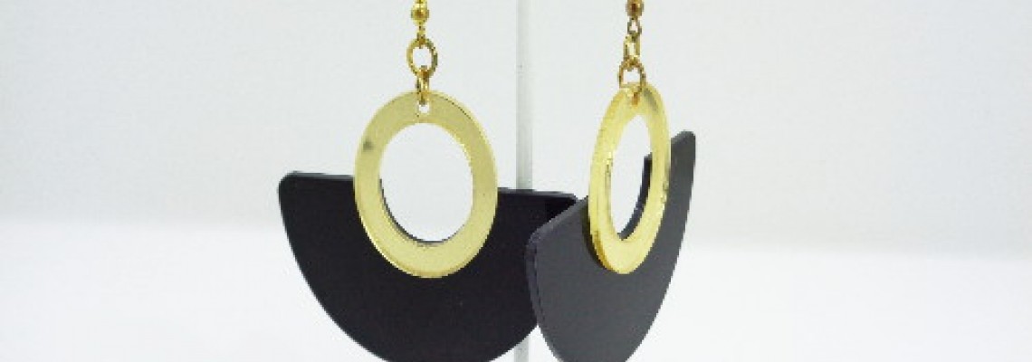 ΘΕΜΑ: Σκουλαρίκια.