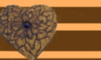 ΘEMA: Ξύλινη καρφίτσα σε σχήμα καρδιάς.