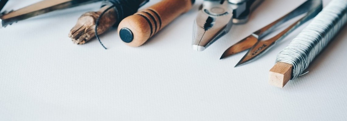 ΘEMA: Φτιάχνοντας σκουλαρίκια από χαλκό με σμάλτο και σαγρέ υφή.