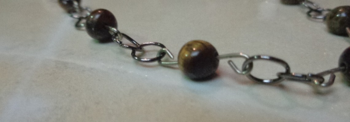 ΘEMA: Κολιέ ροζάριο μακρύ με ξύλινες χάντρες και ατσάλινη αλυσίδα.